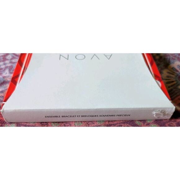 Avon 13 PC Silver Tone Cherished Memories Bracelet Set NIB - Picture 8 of 9